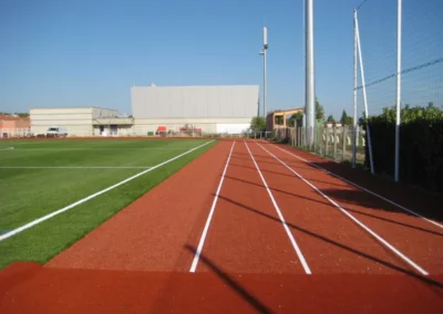 Terrain de sport et piste d&rsquo;athlétisme – Pins- Justaret